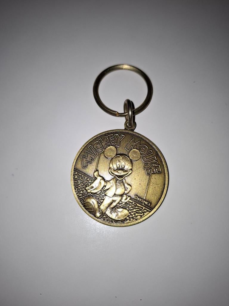 Disney : porte-clés en laiton, Collections, Envoi