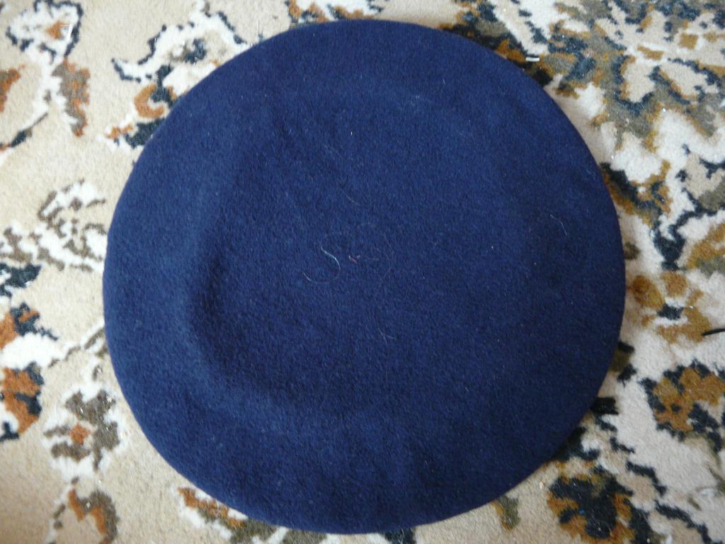 ABL laatste  donkerblauwe baret maat 55 uit 1967, Verzamelen, Ophalen, Landmacht, Helm of Baret