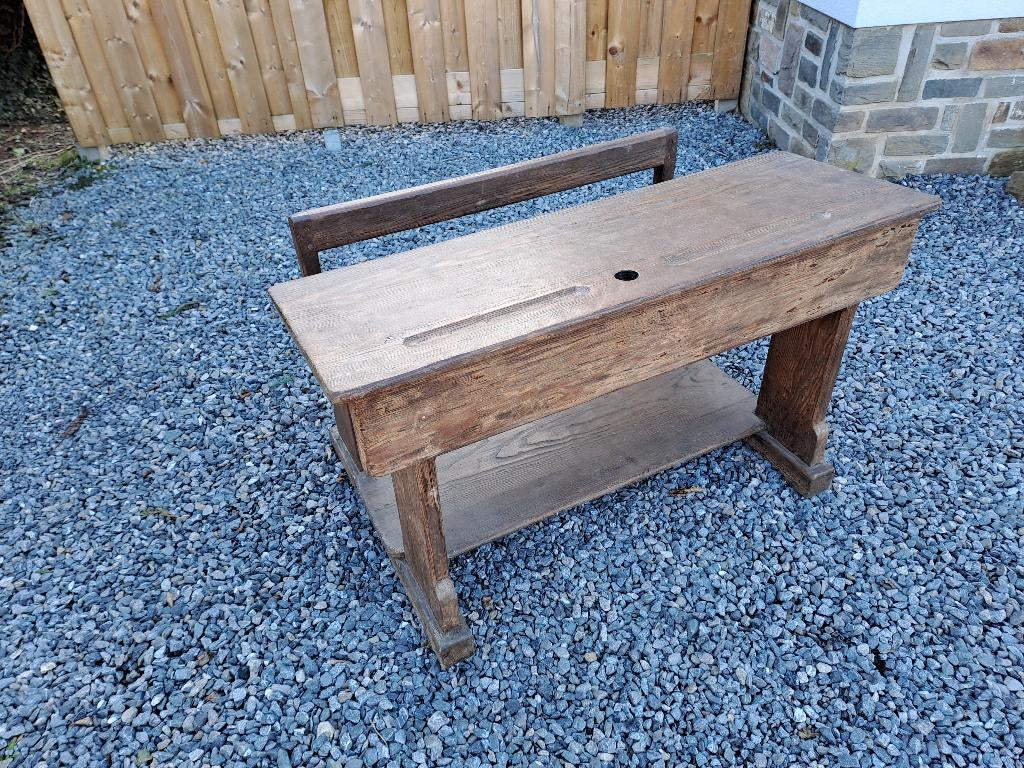 Ancien banc d'école, Enlèvement
