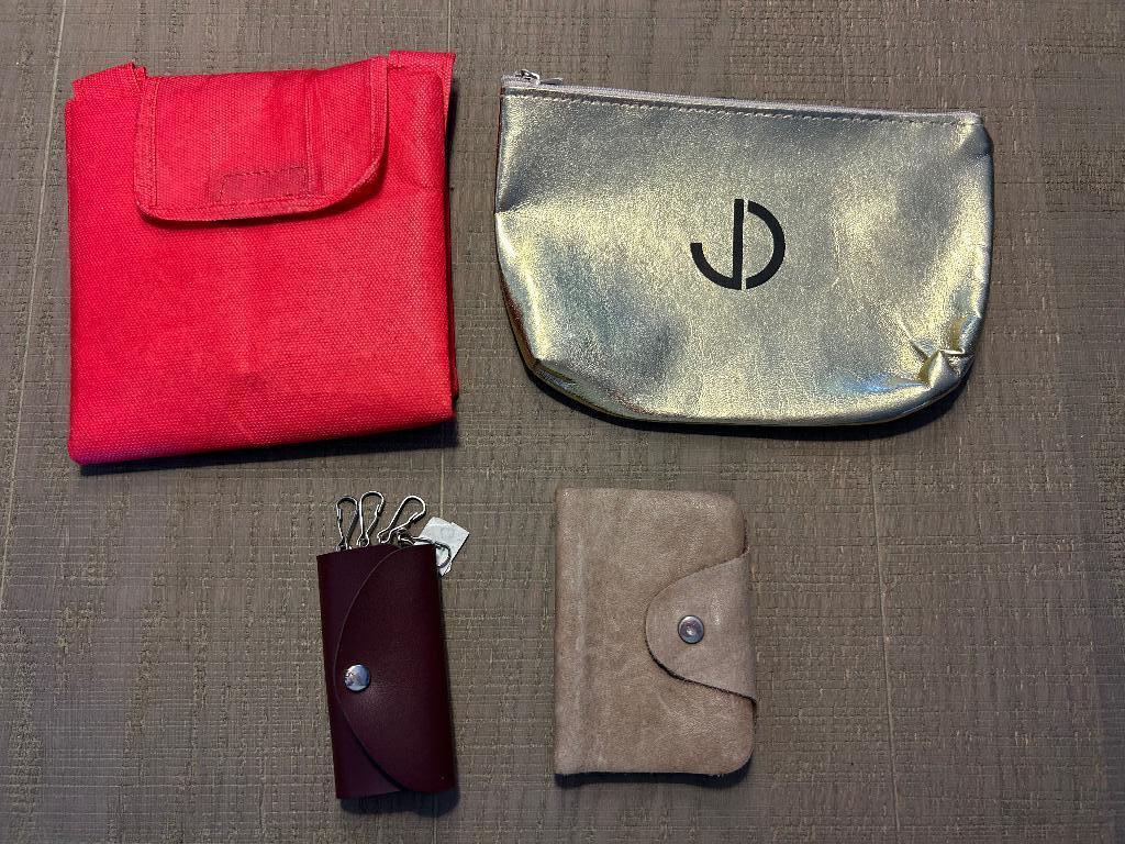 Set tasjes - sleutelhanger - kaartjeshouder - make uptasje, Enlèvement ou Envoi, Utilisé, Autres marques