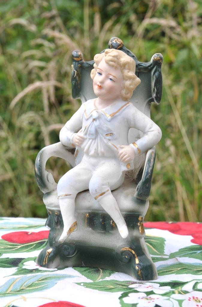 statue en biscuit garçon sur trone, Enlèvement ou Envoi