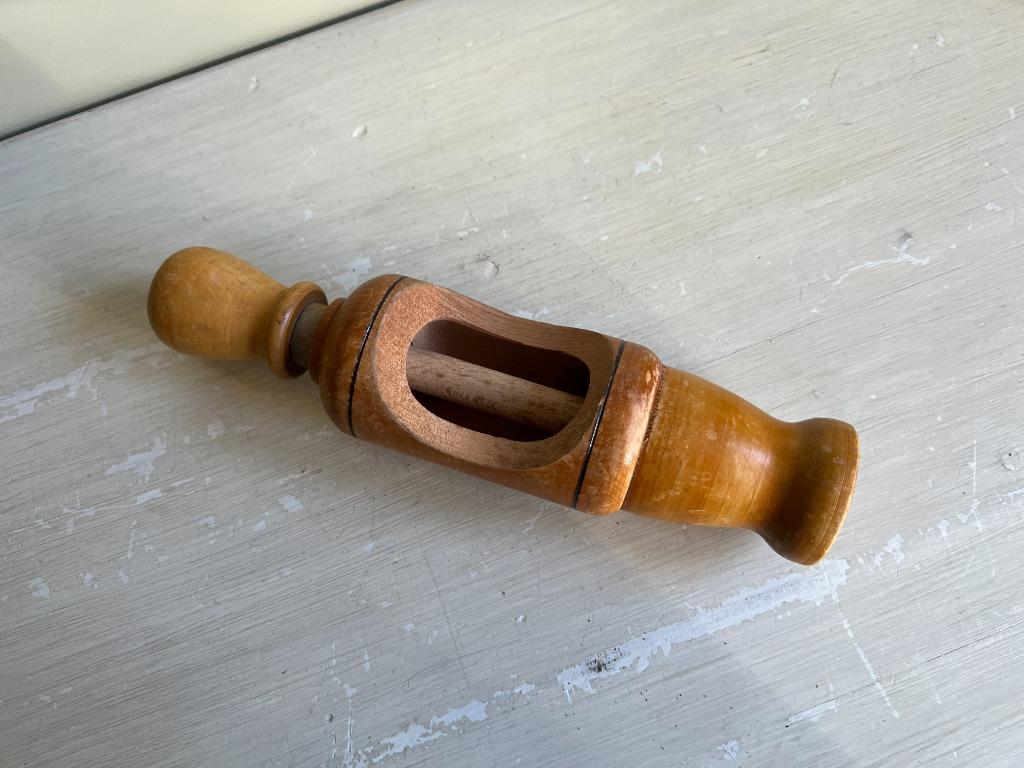 Oud houten gereedschap om flessen te kurken., Antiek en Kunst, Ophalen of Verzenden