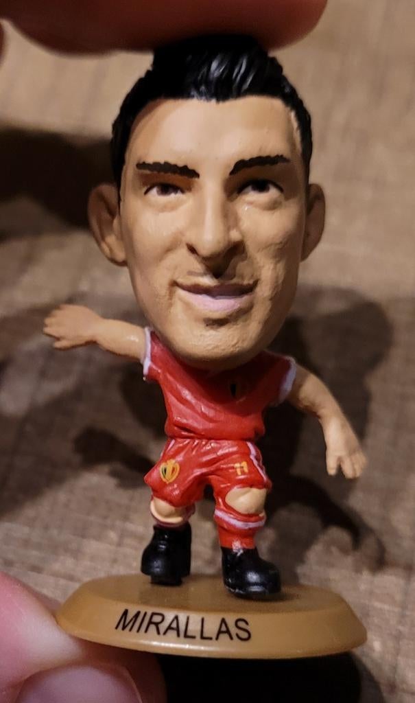 Voetbalpoppetje: Mirallas, Ophalen of Verzenden, Zo goed als nieuw, Beeldje of Poppetje