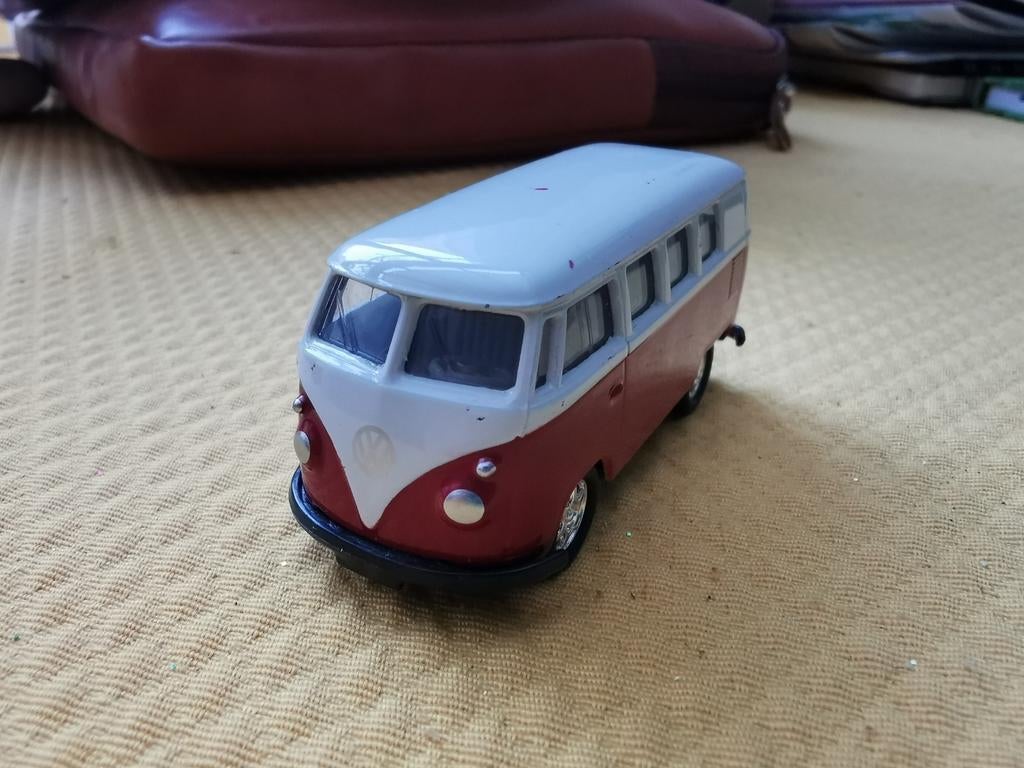 Miniatuur Volkswagen T1 bus 1963 - 1/64, Hobby en Vrije tijd, Ophalen of Verzenden, Zo goed als nieuw, Bus of Vrachtwagen