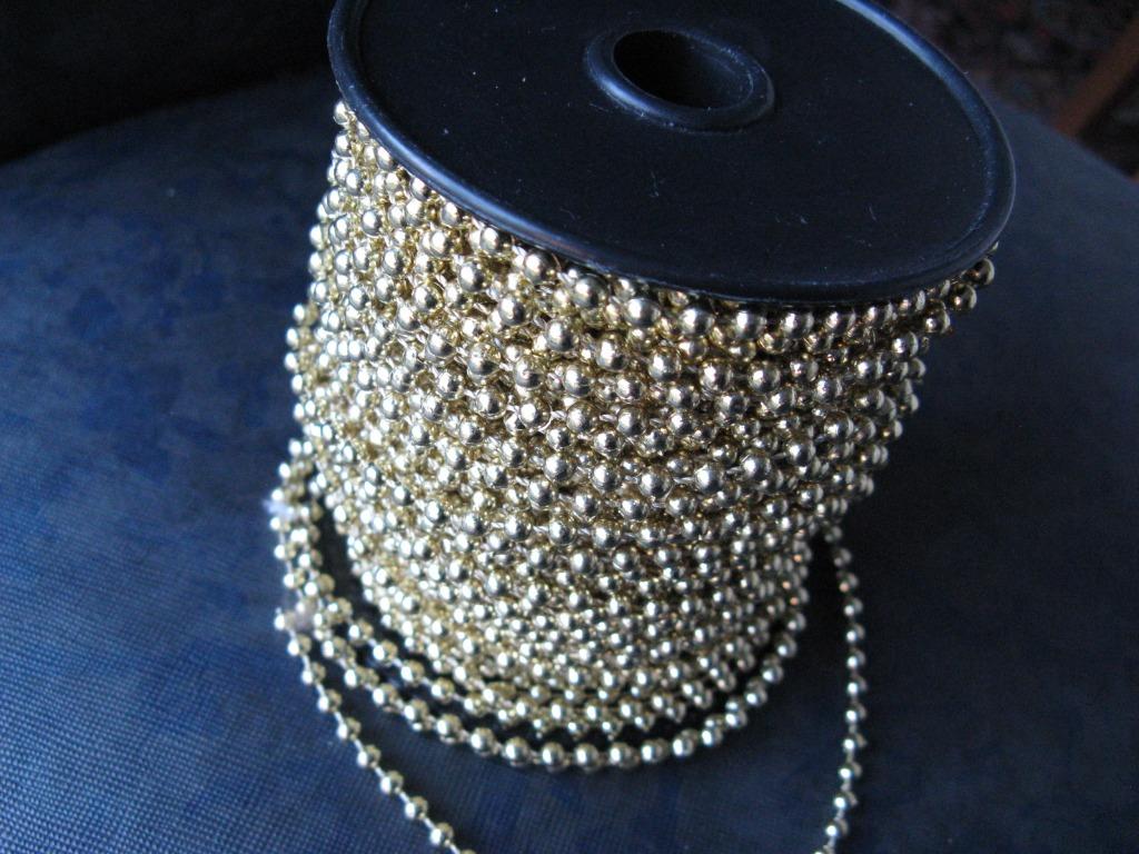 collier de perles aux fuseaux, Envoi
