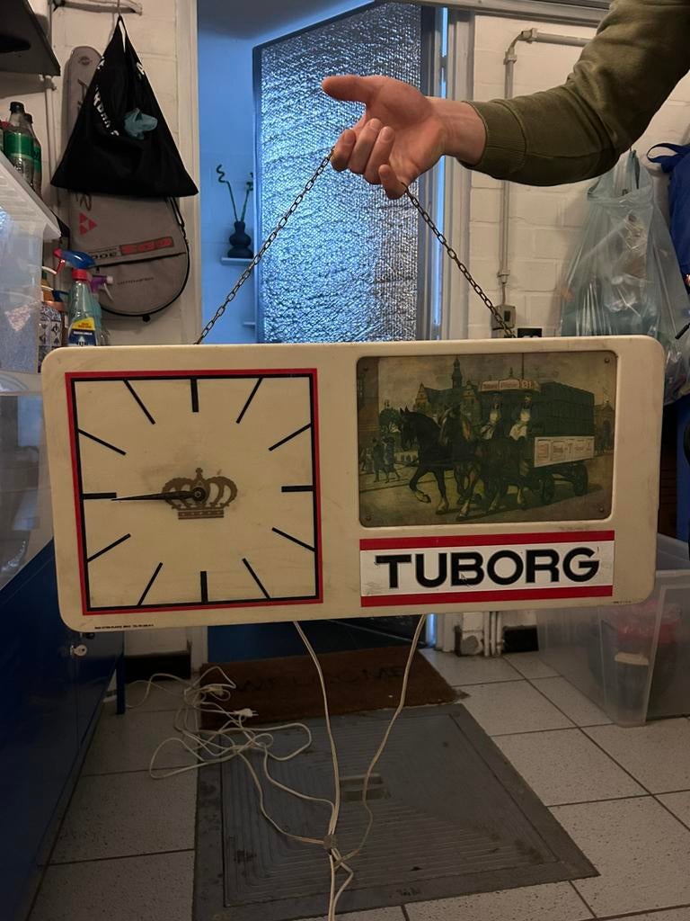 Tuborg licht reclame met klok, Enlèvement, Utilisé
