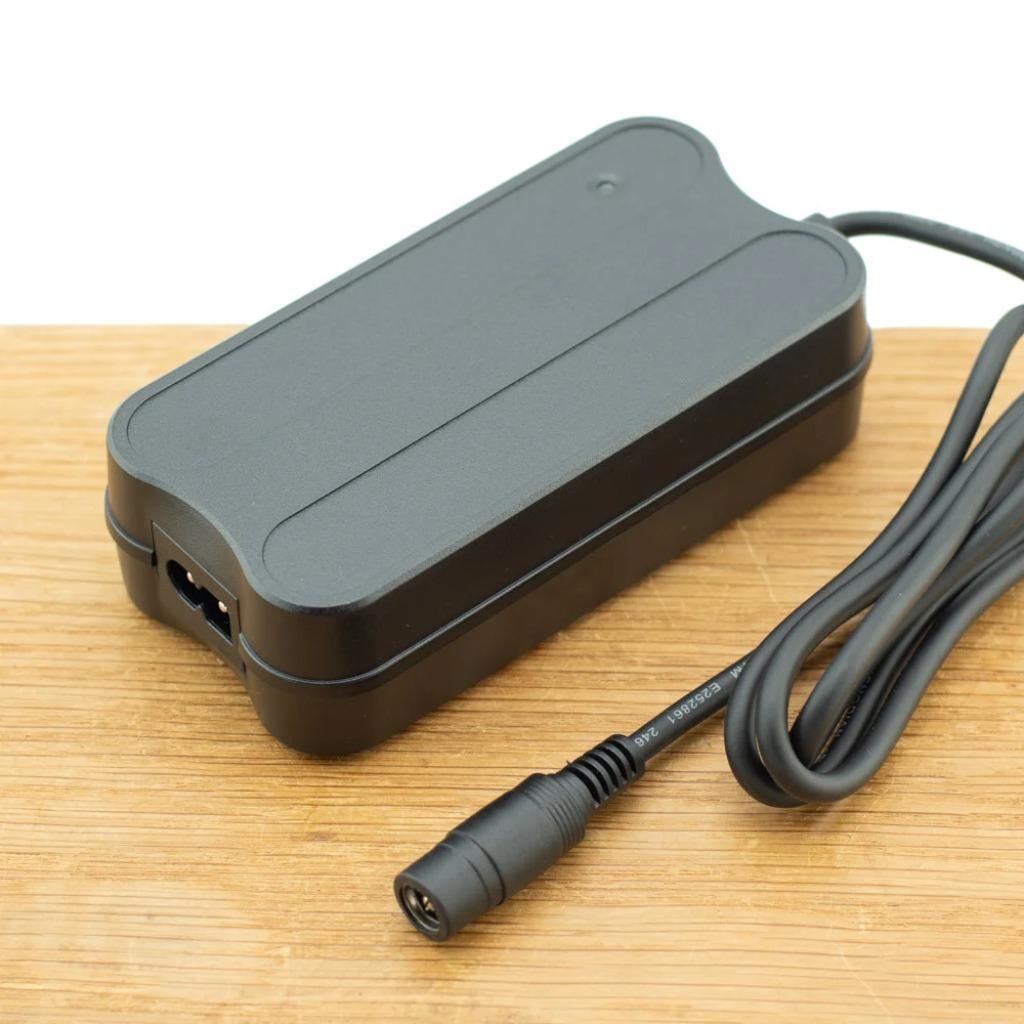 Acculader voor verschillende merken elektrische fietsen, Vélos & Vélomoteurs, Accessoires vélo | Batteries de vélo, Envoi, Neuf