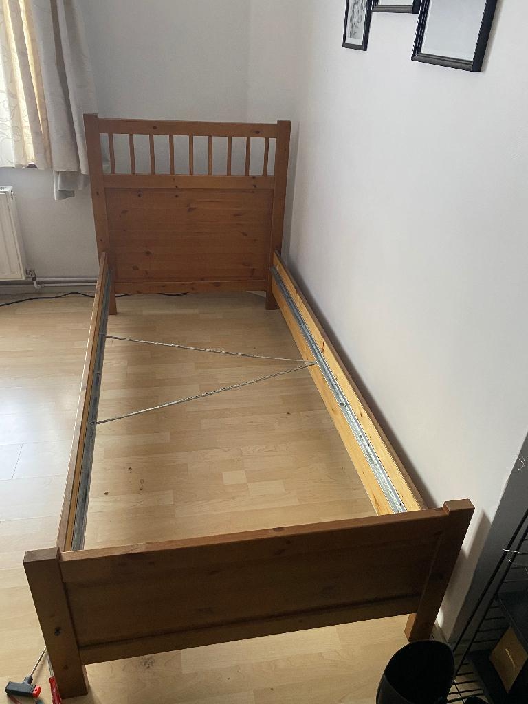 Lit 90x200 IKEA en bois massif + sommier type Lönset, 90 cm, Une personne, Brun, Enlèvement
