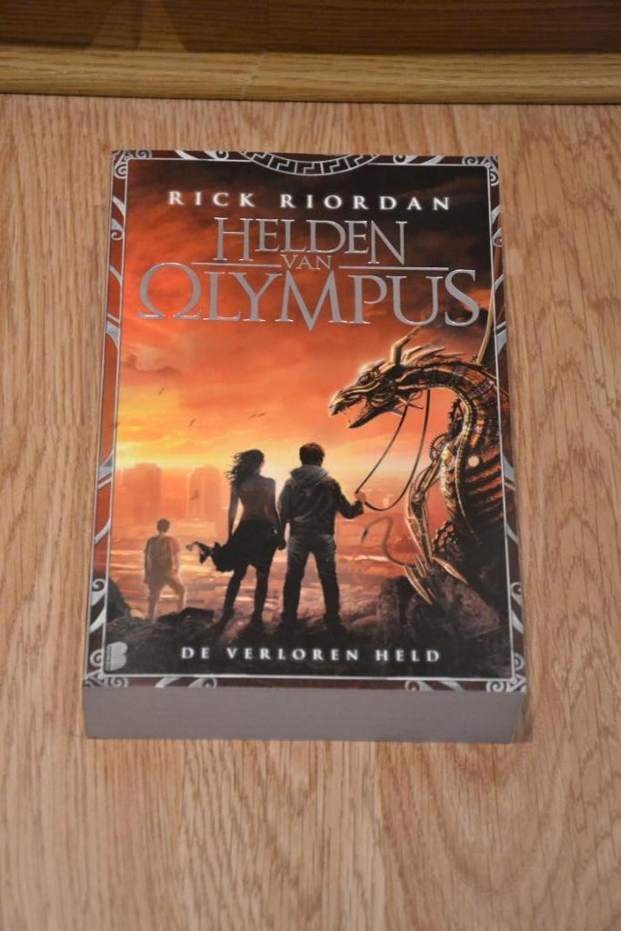 Boek Helden van Olympus, De verloren held, Boeken, Ophalen of Verzenden, Nieuw, Rick Riordan