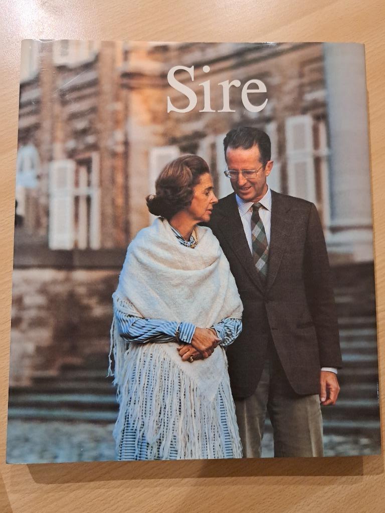 5 Boeken / Exclusieve magazines Belgische Koningshuis, Verzamelen, Koningshuis en Royalty, Zo goed als nieuw, Tijdschrift of Boek