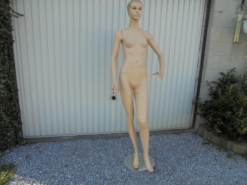 mannequin de vitrine  femme pour presenter 1 uniforme, Enlèvement, Armée de terre