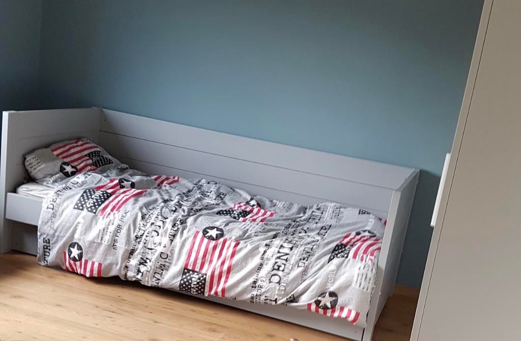 Bed 200x90, Enlèvement, Comme neuf, Sommier à lattes
