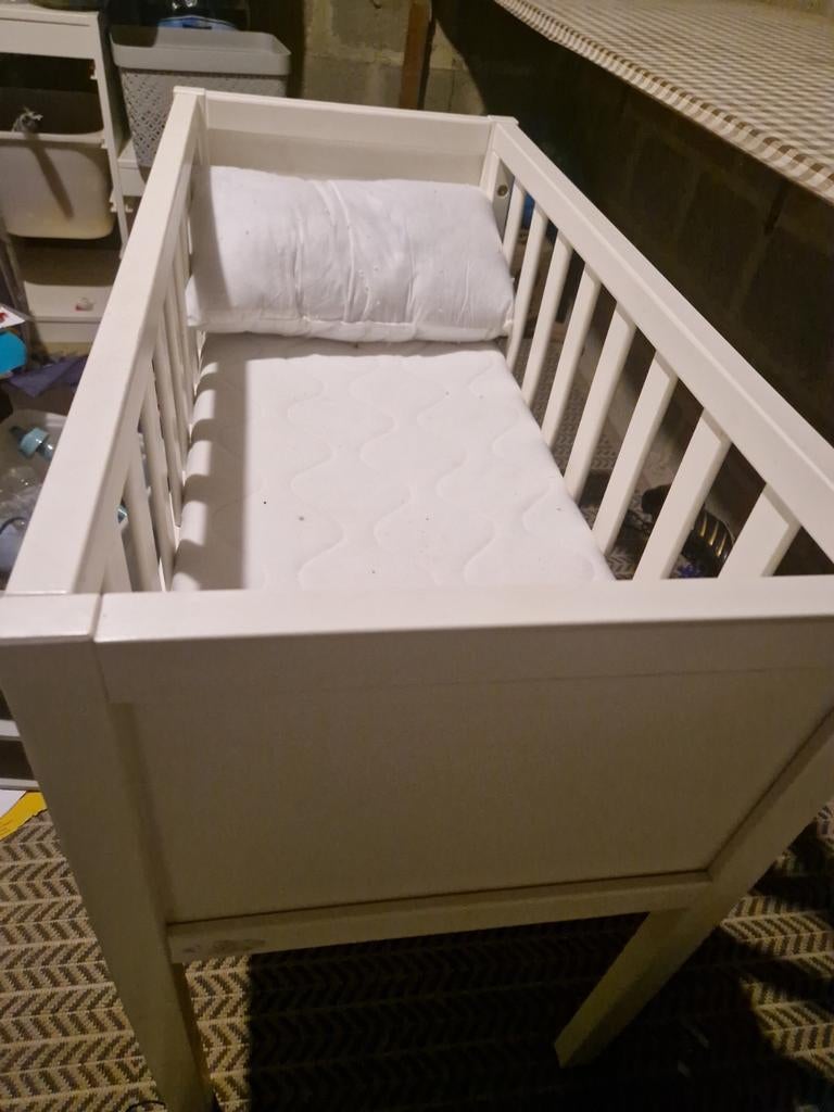 lit bébé avec matelas, Enlèvement ou Envoi