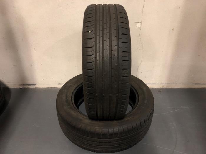 Kit pneumatiques d'un Volkswagen Golf, Autos : Pièces & Accessoires, Pneus & Jantes, Véhicule de tourisme, -, 3 mois de garantie