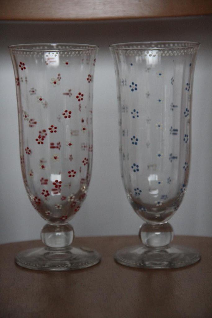 2 jolis verres ou vases anciens, peints à la main, vers 1940, Antiquités & Art, Enlèvement ou Envoi
