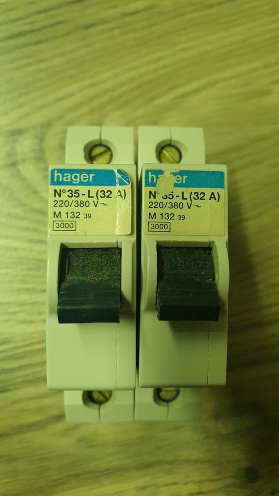 2 Fusibles automatiques 32A marque Hager., Enlèvement ou Envoi, Comme neuf