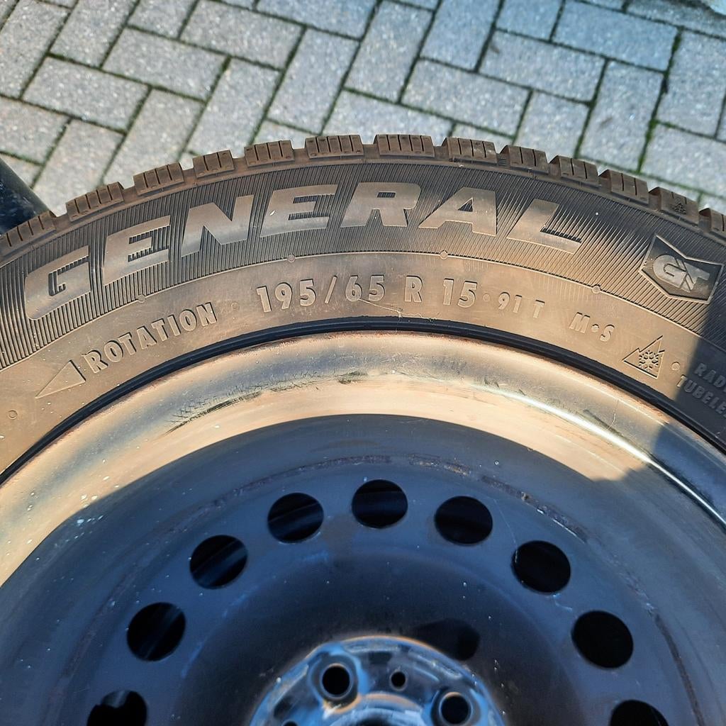 4 winterbanden op velg,, Ophalen, Zo goed als nieuw