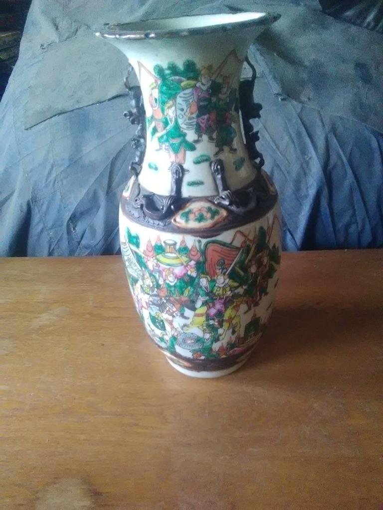 Ancien vase asiatique, Enlèvement ou Envoi