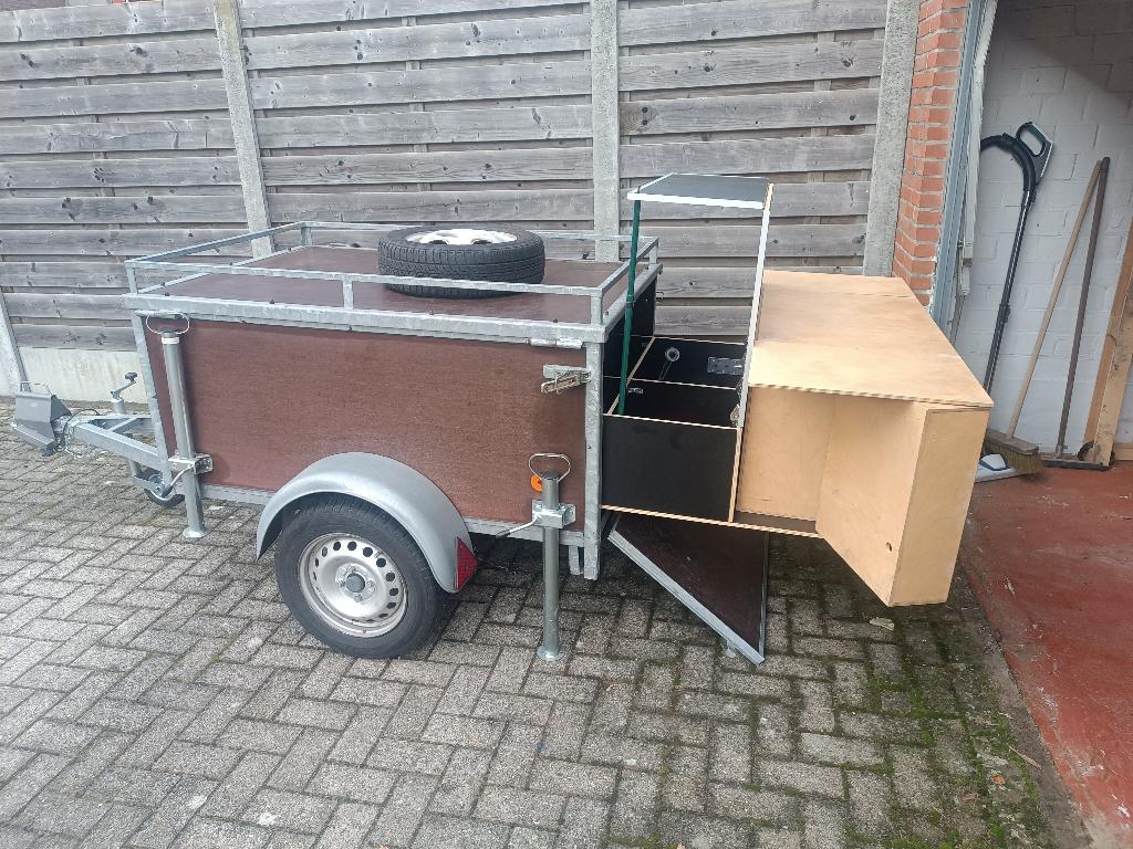 Aanhangwagen/ mobiele keuken bij het kamperen, Ophalen, Zo goed als nieuw