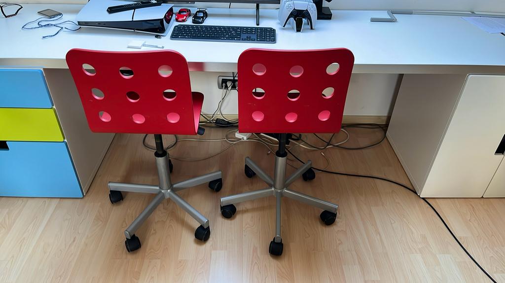Ikea bureaustoel kids, Huis en Inrichting, Ophalen of Verzenden, Zo goed als nieuw, Rood, Bureaustoel