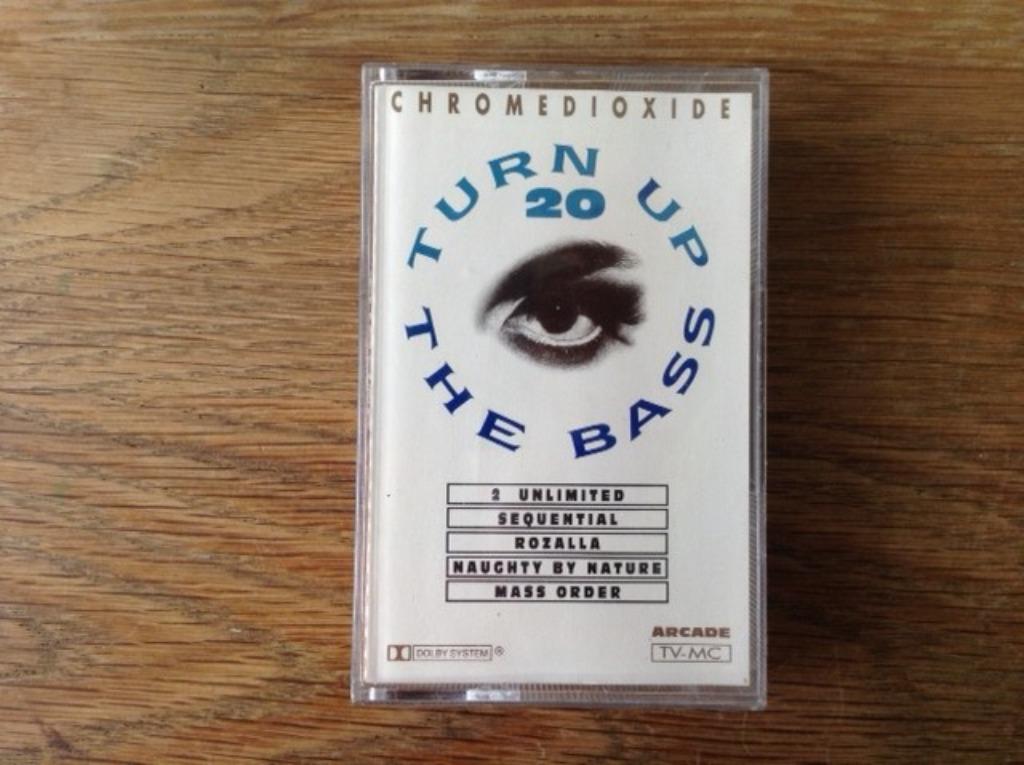 muziekcassette turn up the bass, Enlèvement ou Envoi, Autres genres, 1 cassette audio, Originale