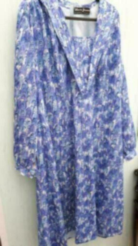 très belle robe - taille grande taille 48, Enlèvement