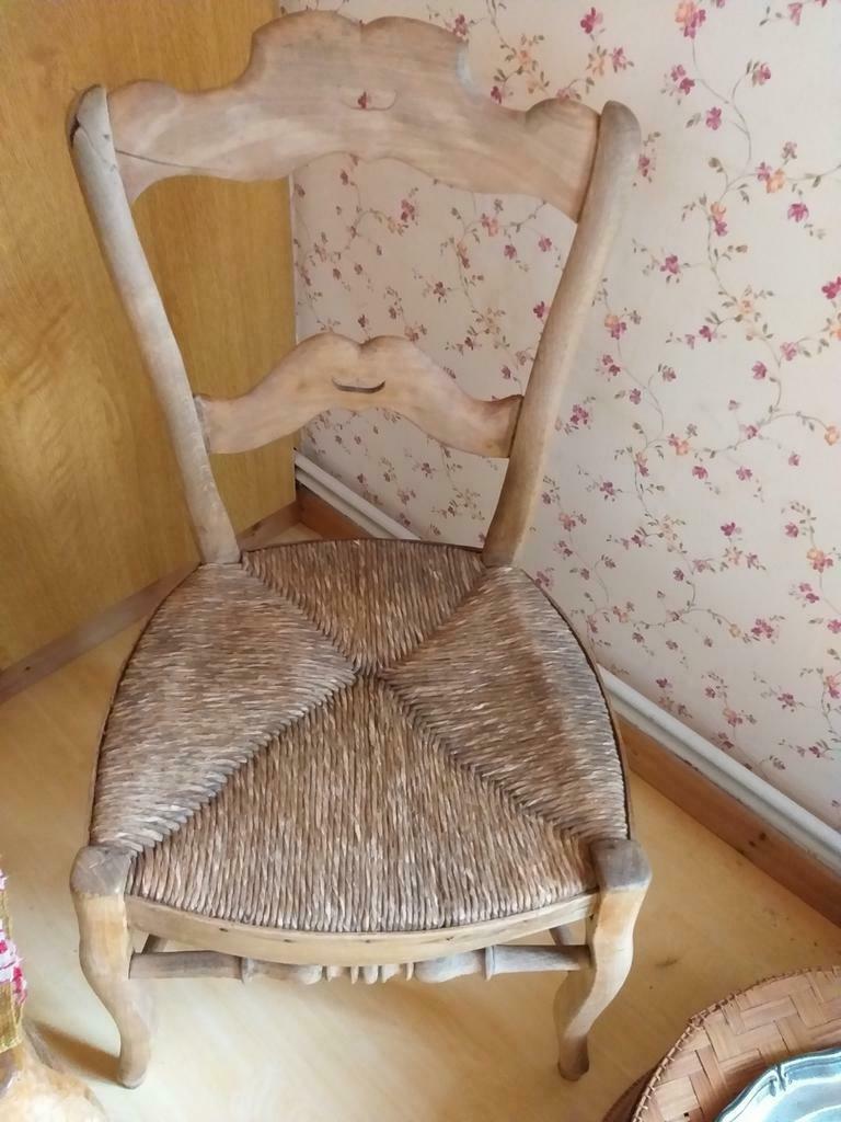 chaises anciennes fond paille, Enlèvement, Une