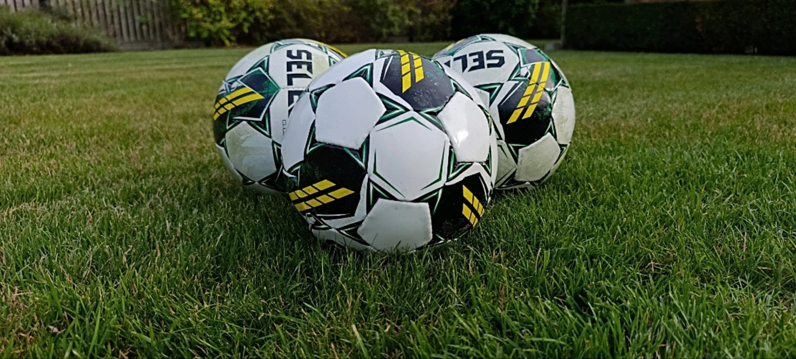 Voetballen 3x Select.Nieuw slechts 1x gebruikt op kunstgras, Sport en Fitness, Voetbal, Ophalen of Verzenden, Nieuw, Bal