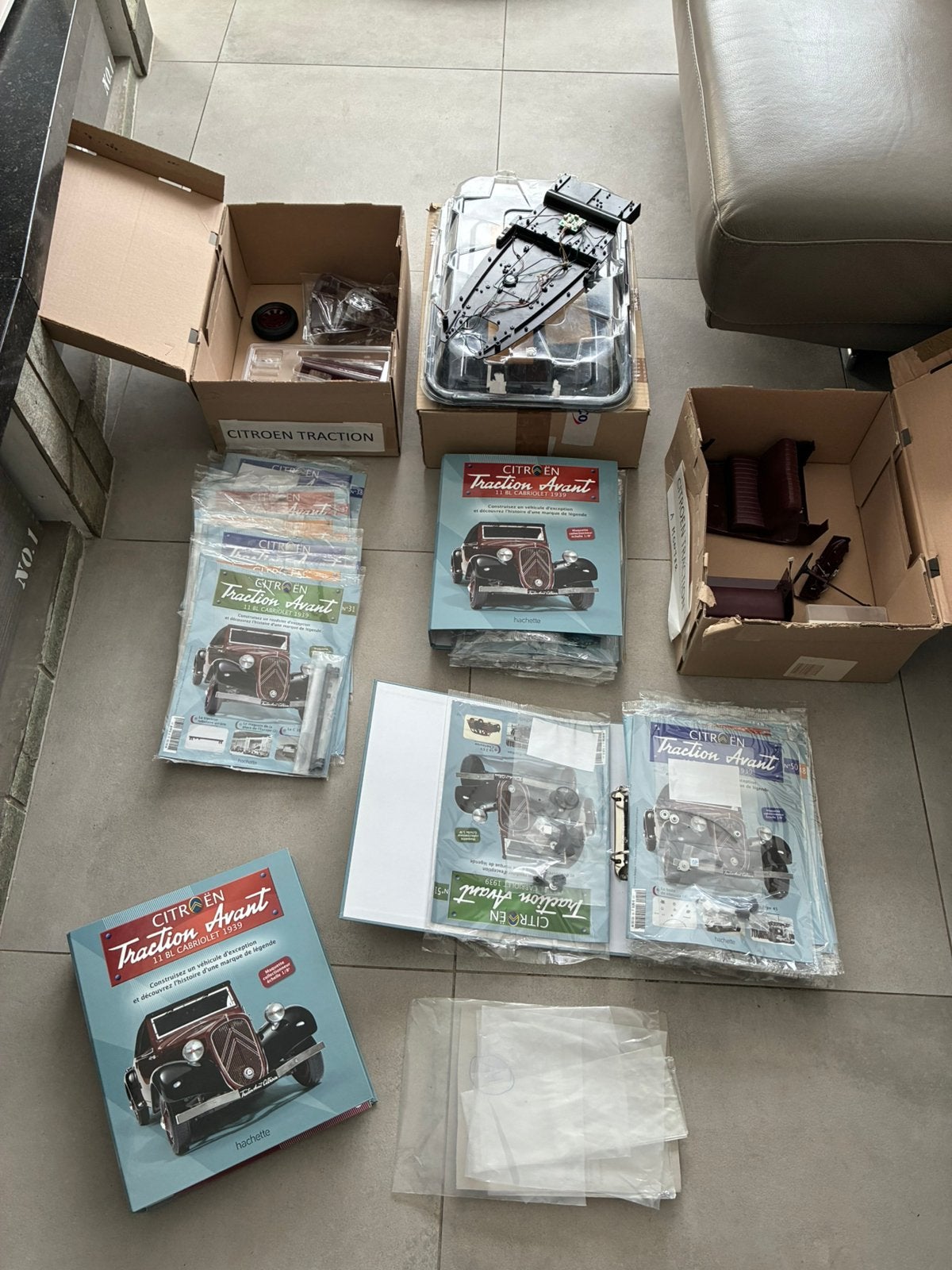 modélisme Citroën traction cabriolet 1/8 hachette, Enlèvement, Comme neuf, Voiture, Autres marques