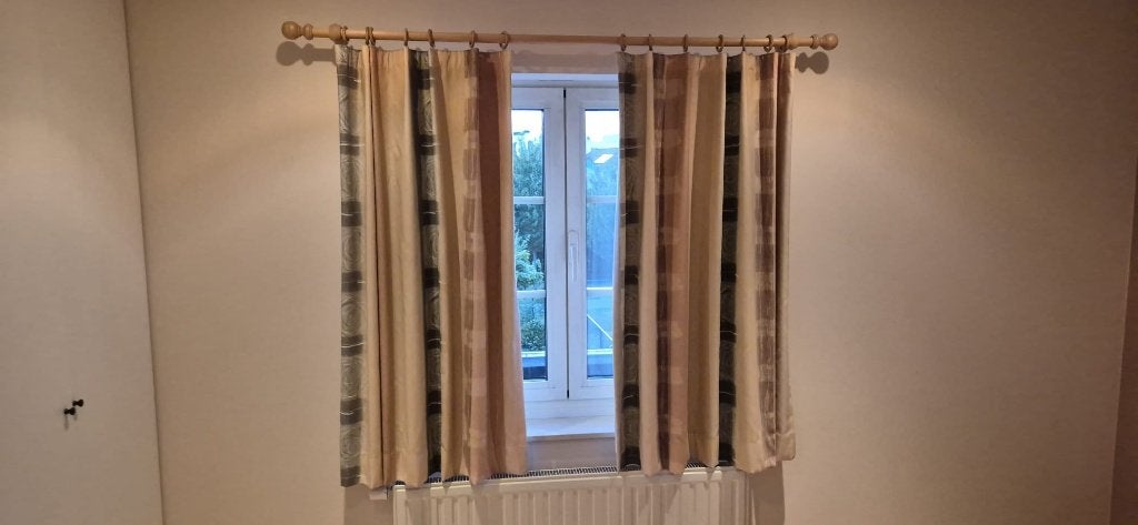 Verduisterd gordijn met gordijnstok voor raam van 120x120cm, Ophalen, 160 cm, Beige, Zo goed als nieuw