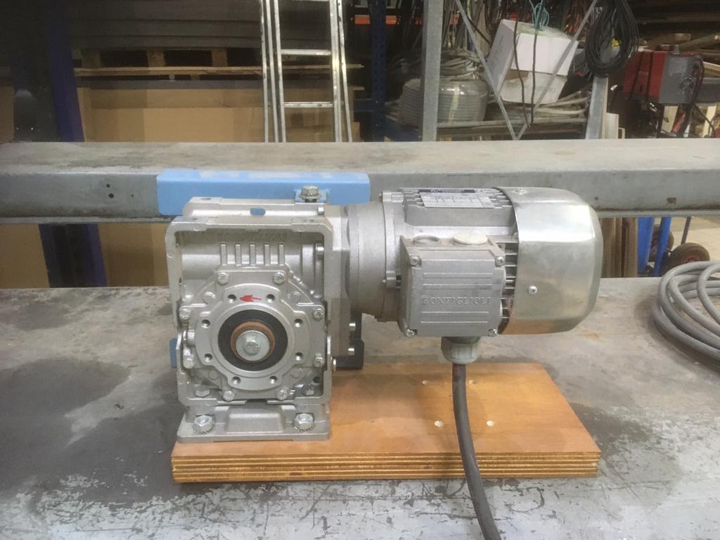 Moteur électrique triphasé 220 ou 380 volts, Bricolage & Construction, Moteurs, Enlèvement, Comme neuf