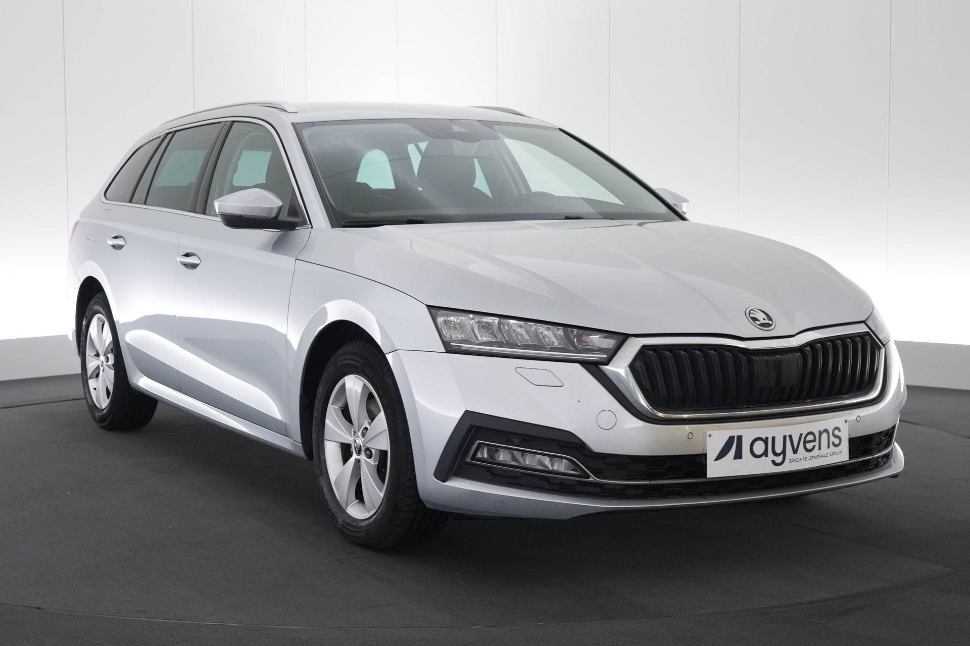 (2BJN129) SKODA OCTAVIA COMBI, Autos, Argent ou Gris, Achat, Euro 6, Entreprise