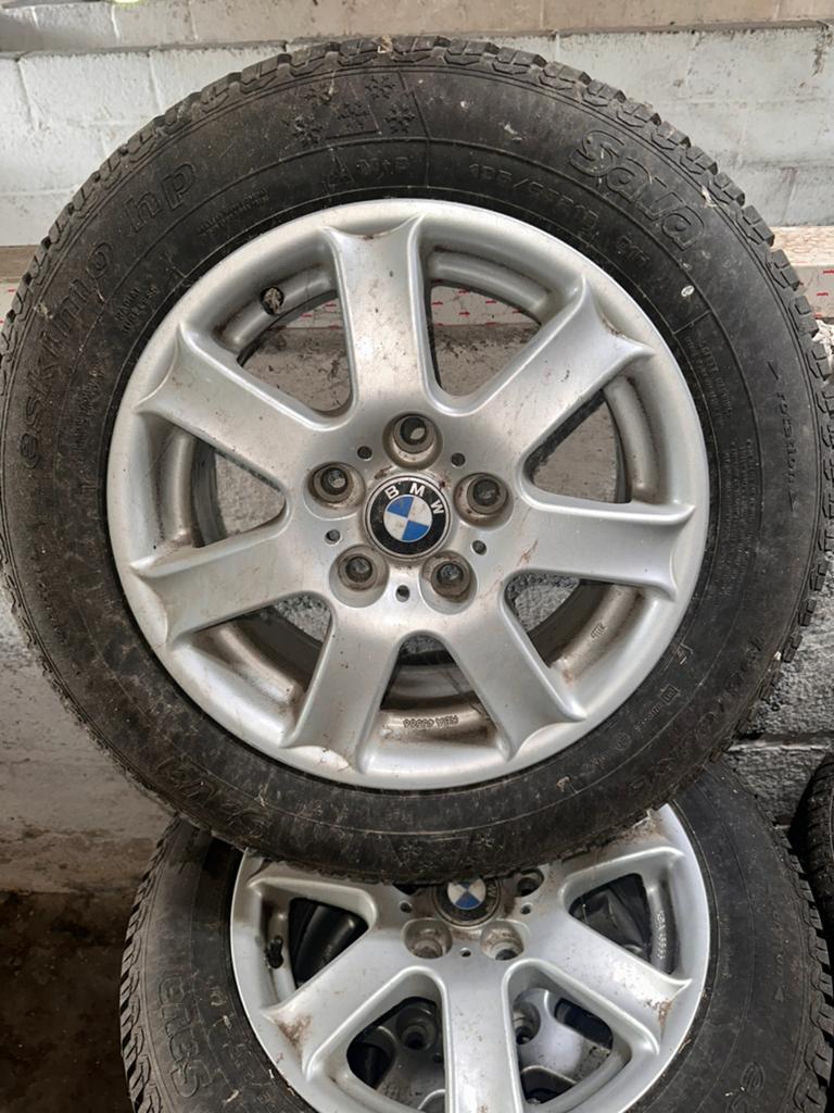 Bmw velgen met winterbanden, Auto-onderdelen, Banden en Velgen, Ophalen, Winterbanden, Velg(en)