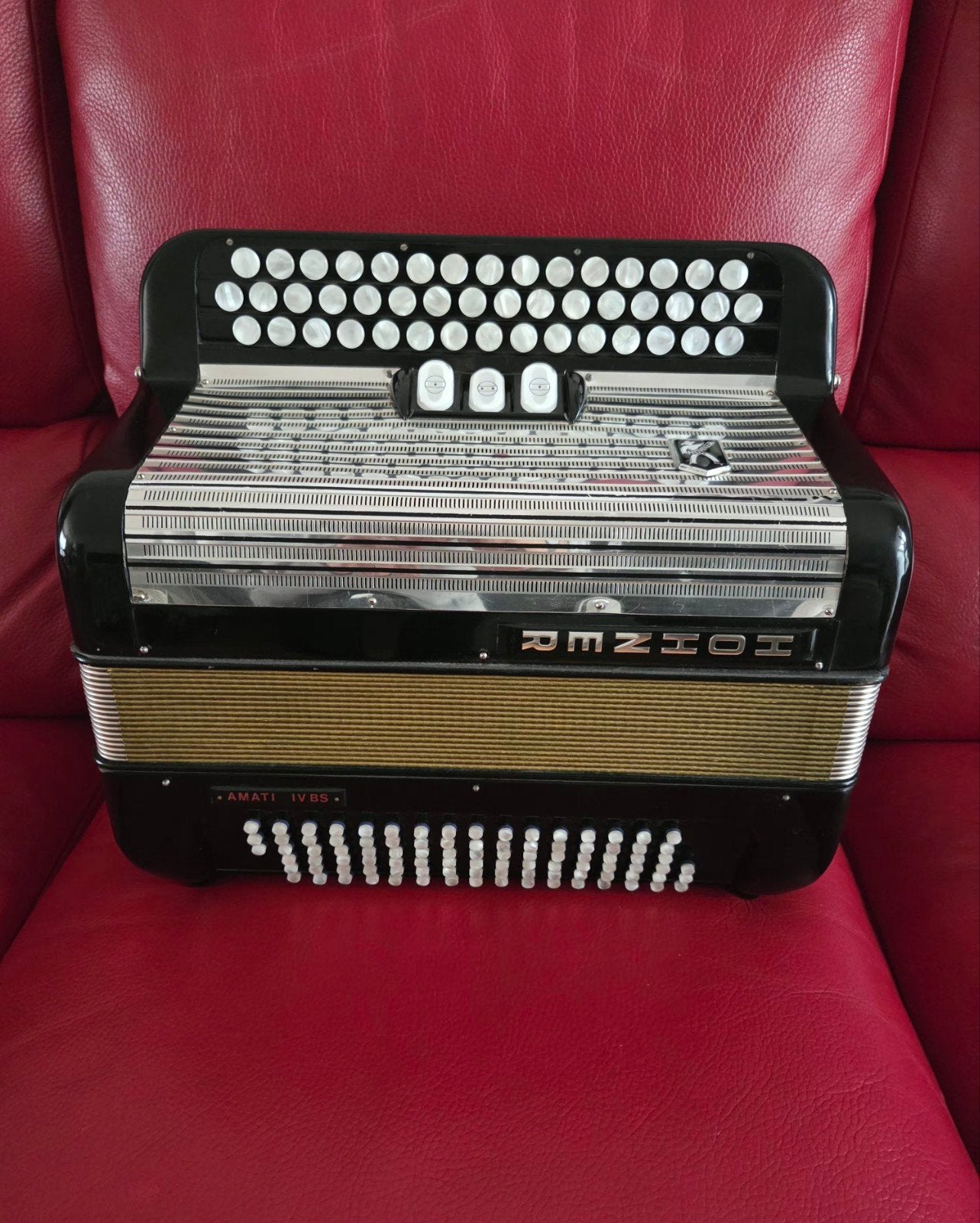 Accordéon HOHNER AMATI IVBS Do3, Musique & Instruments, Accordéons, 96 basses, Hohner