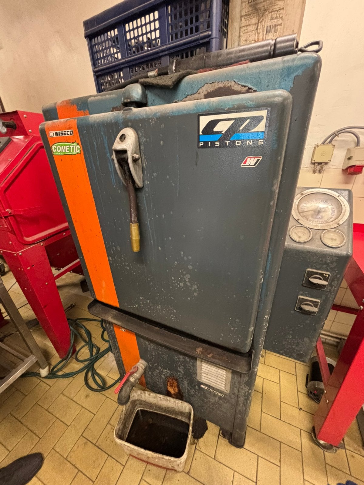 Kuismachine voor auto onderdelen., Doe-het-zelf en Bouw, Ophalen, Zo goed als nieuw