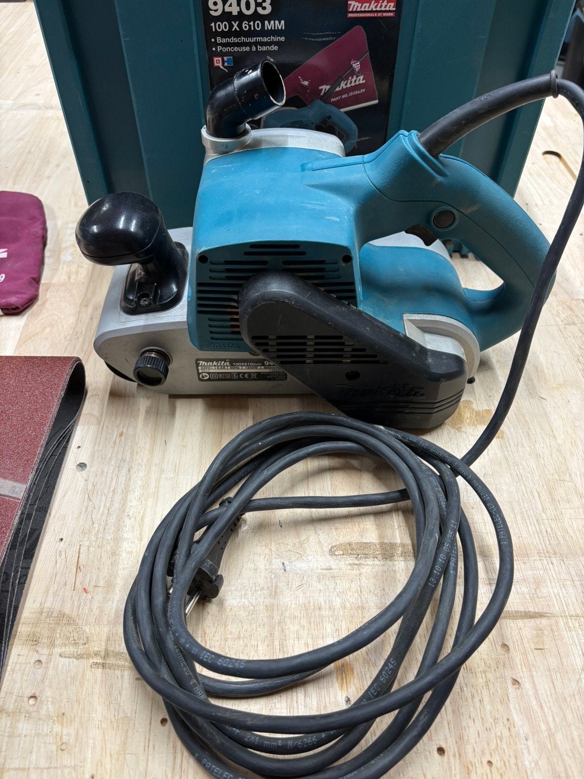 Makita bandschuurmachine - type: 9403, Ophalen, Zo goed als nieuw, Bandschuurmachine