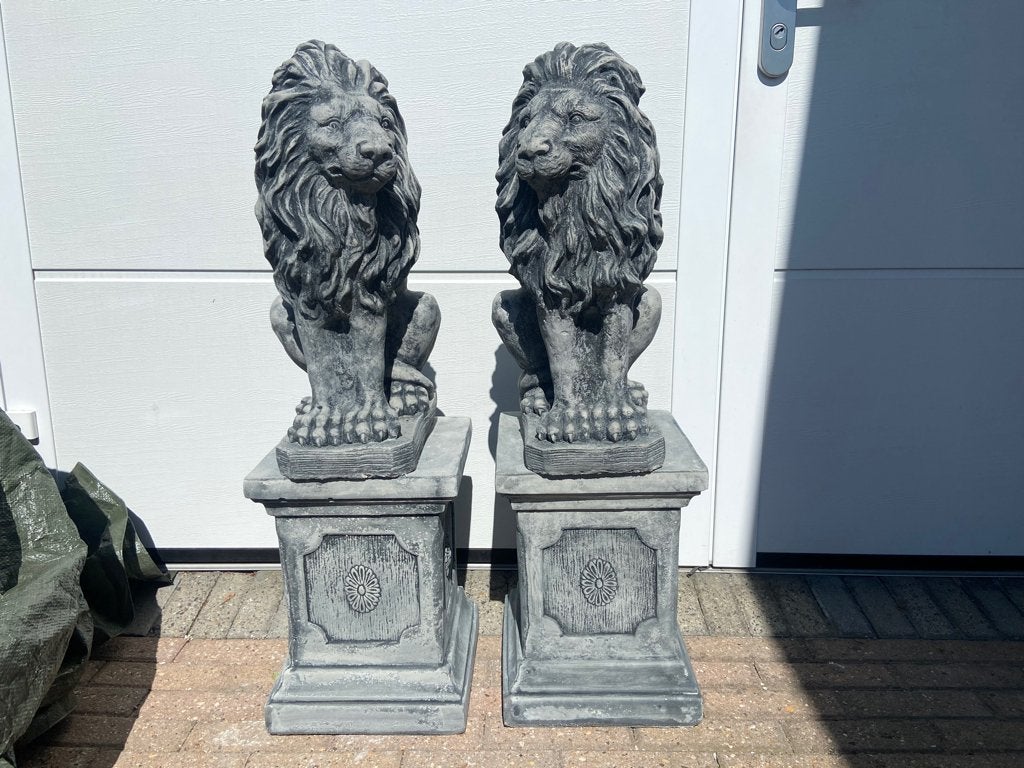 Leeuwen op Sokkels., Tuin en Terras, Ophalen, Nieuw, Beton, Dierenbeeld