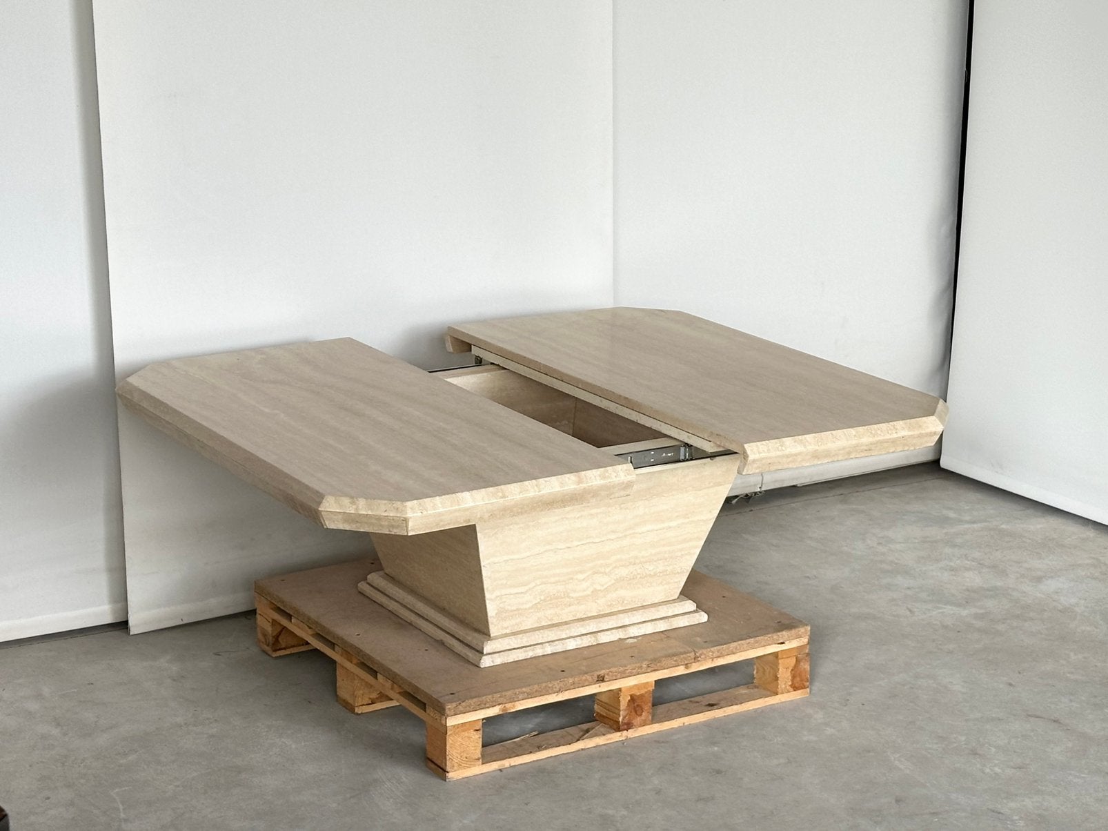 Vintage travertine coffeetable met bar, Ophalen