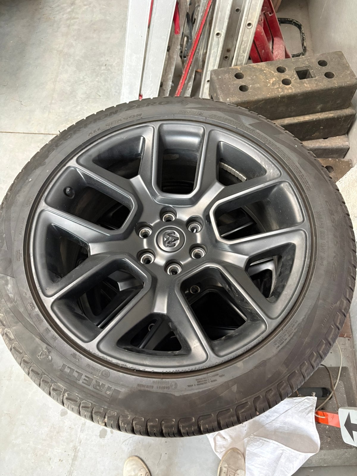 Dodge ram velgen met banden (4maand oud), Ophalen, Band(en)