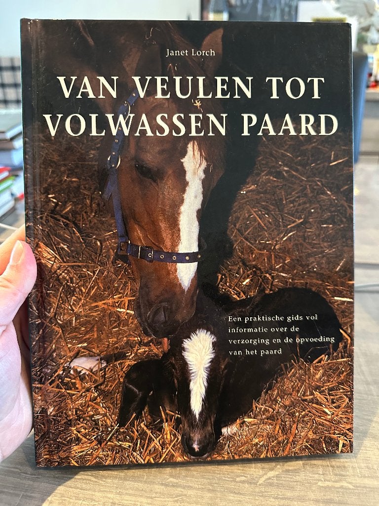 Van veulen tot volwassen paard, Ophalen of Verzenden, Zo goed als nieuw, Paarden of Pony's