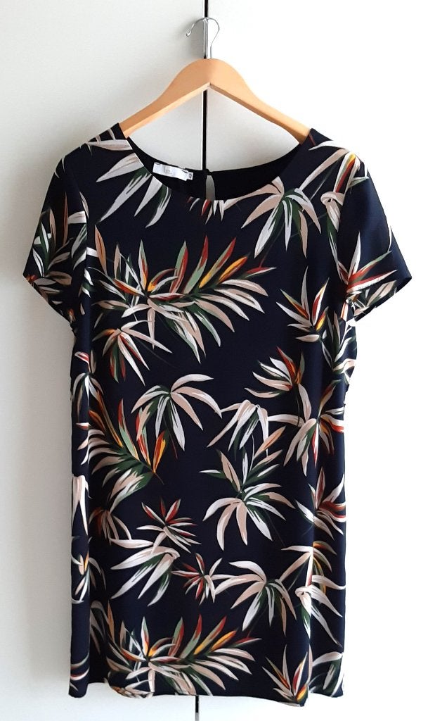 Te koop: Nieuw!! Leuk zwart jurkje met bladeren, 42, Ophalen, Zwart, Maat 42/44 (L), Nieuw