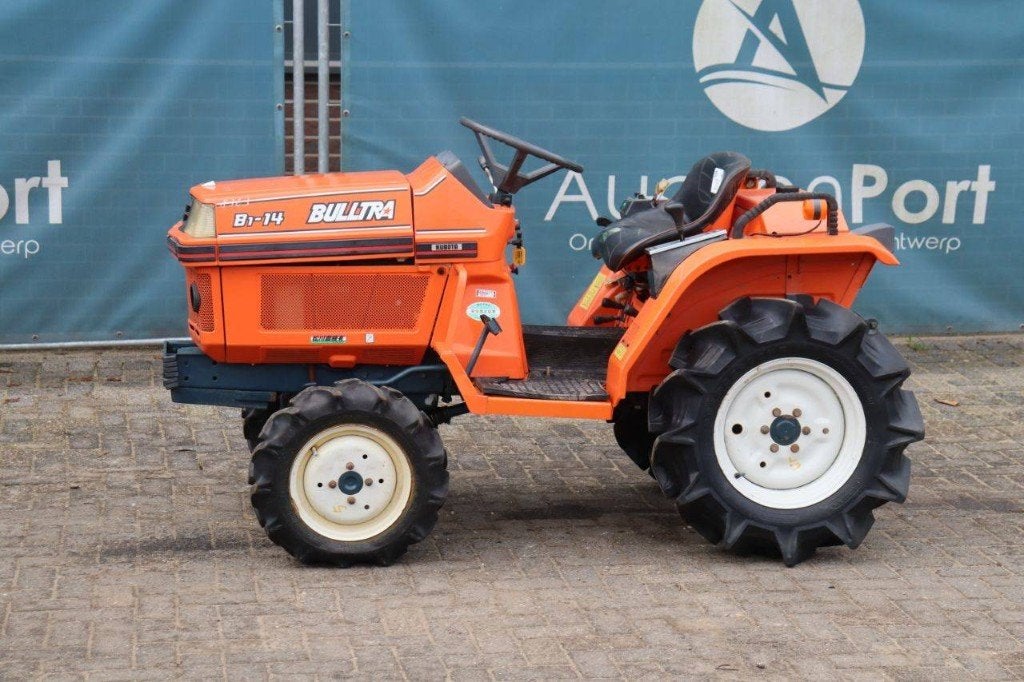 Vente aux enchères : Tracteurs et mini-tracteurs, Enlèvement