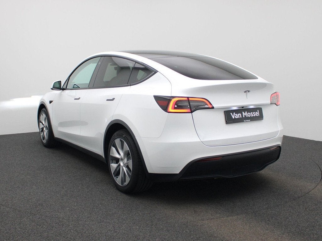Tesla Model Y RWD (automatique), Achat, Entreprise, 1909 kg, 5 places