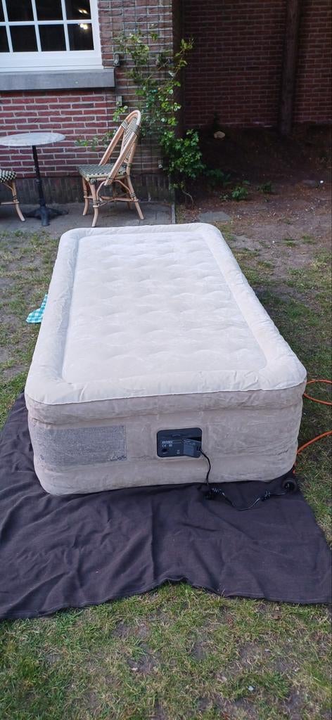 Matelas gonflable de luxe Intex, Enlèvement