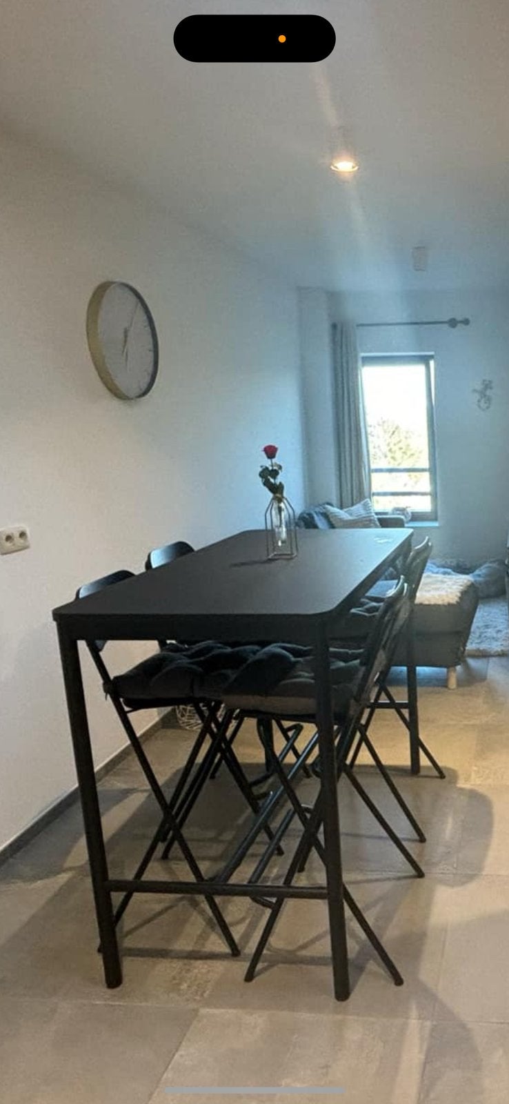Table et chaise, Enlèvement, Utilisé