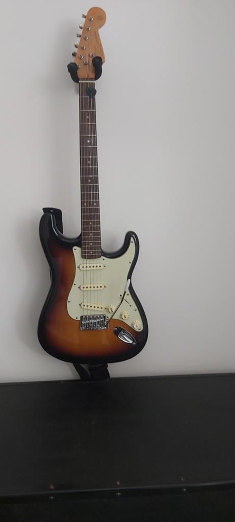 Guitar sunburst, Musique & Instruments, Instruments à corde | Guitares | Électriques, Enlèvement
