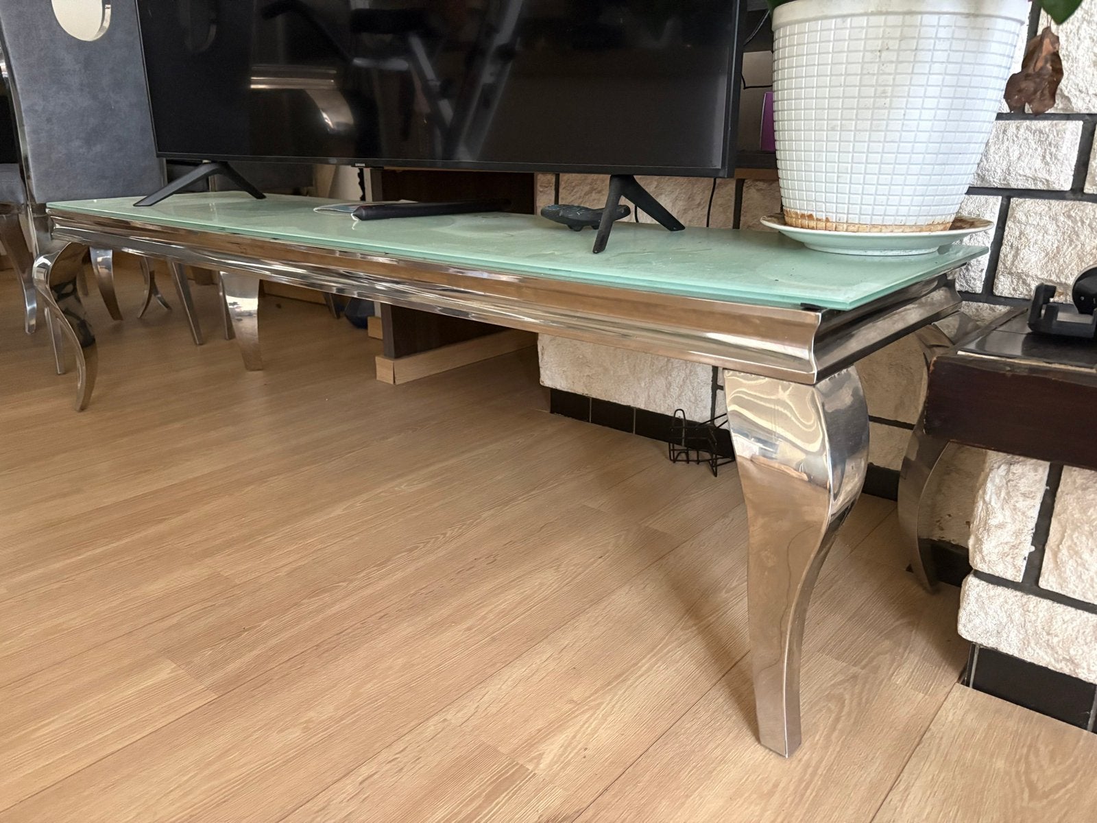 Glazen TV-Kast met Zilveren Poten (40x130x42), Antiek en Kunst, Ophalen