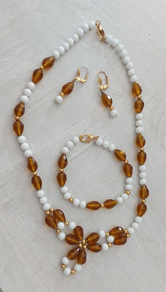 Parure 4 pièces blanc-brun-doré, Bijoux, Sacs & Beauté, Boucles d'oreilles, Enlèvement, Neuf, Autres couleurs, Autres matériaux