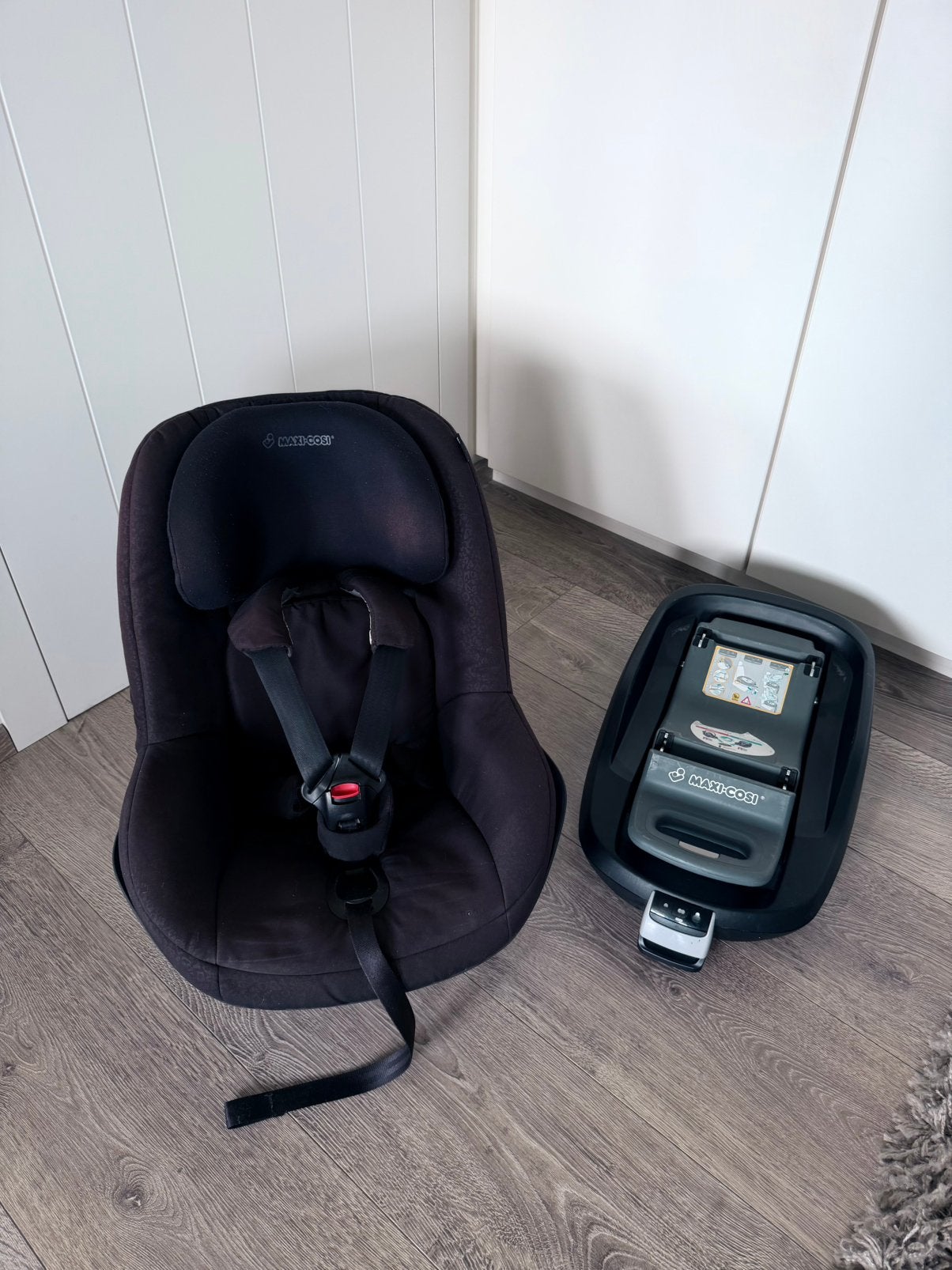 Maxi-Cosi Pearl autostoel (zwart) + Familyfix, Ophalen, 9 t/m 18 kg, Zo goed als nieuw, Isofix