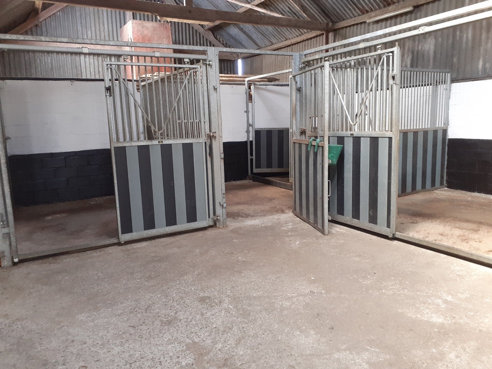 boxes à louer dans écurie privée, Élevage